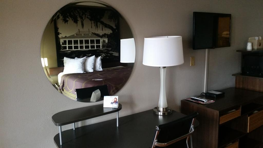 6 Opelousas, La Opelousas